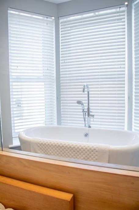 Edge14- Spacious, Stylish And Near The Beach! Ньюки Экстерьер фото